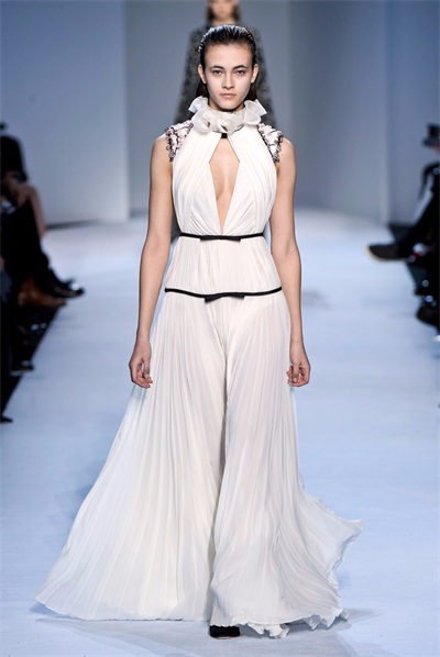 Giambattista Valli Fall 2016秋冬巴黎时装周发布