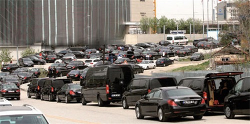 沙特国王出访土耳其 出动500辆豪车(组图)(全文)