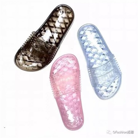 FENTY PUMA 又出话题性单品,第三双拖鞋发售!