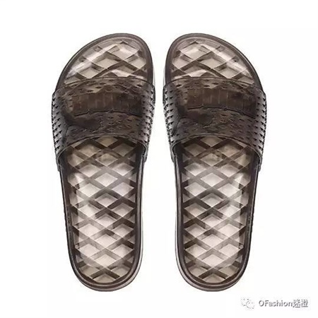 FENTY PUMA 又出话题性单品,第三双拖鞋发售!