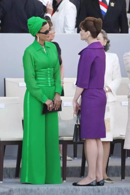 她是囚犯之女,嫁给仇人的儿子,用18年复仇,还经营出一个世界上最富有的王室